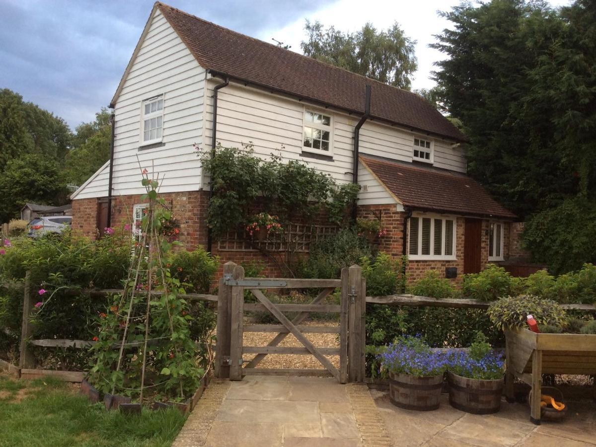 The Barn At Woodview Bed & Breakfast Hildenborough Exterior photo